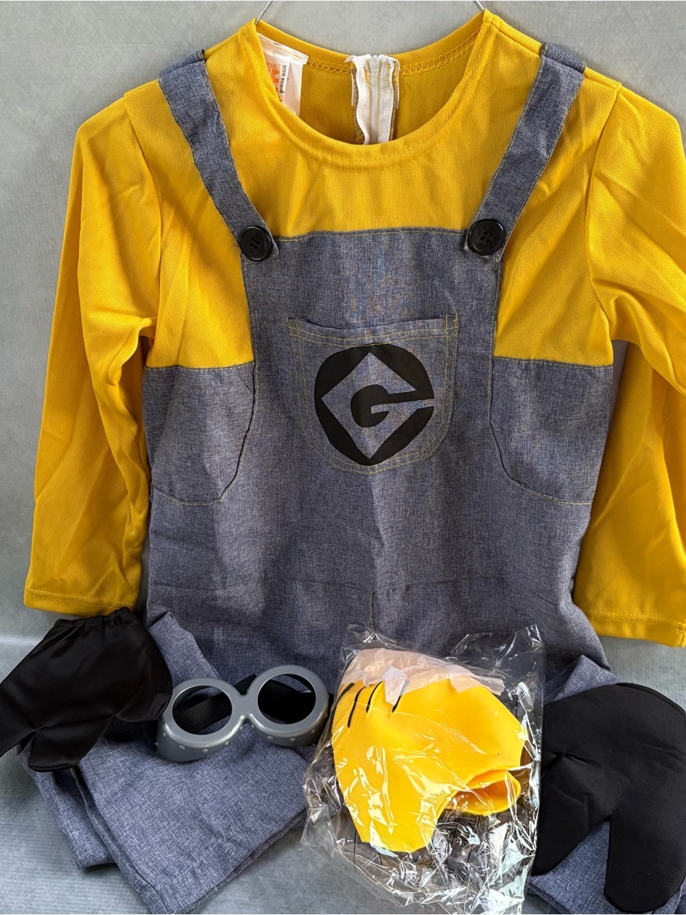 Despicable Me Minions Costume 4 piece set Kids Medium 8-10